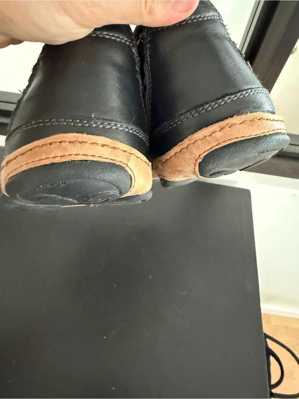 Olukai kamuela black leather chukka boots size